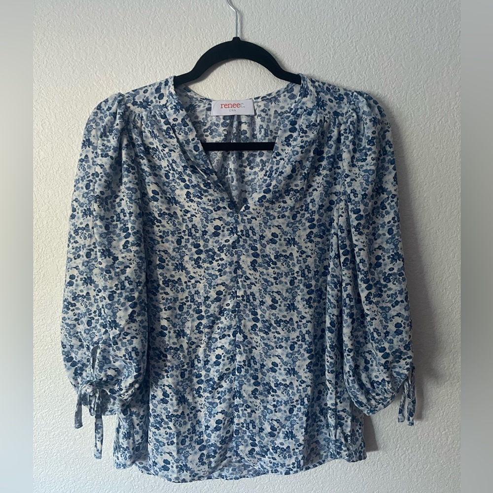 🌟5/$15🌟NWOT Renee C. Floral Blouse